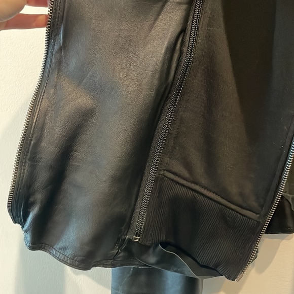 LIKE NEW Men’s Genuine Leather Moto Jacket with Removable Hood by Jakett - Picture 4 of 11